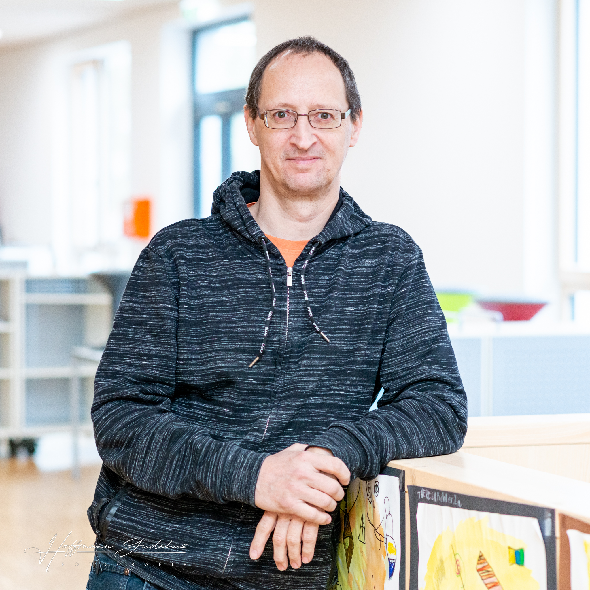 Lehrer mit Logo-24